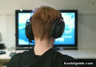老虎机选择攻略：在真人荷官场景中如何精准锁定适合你的机台